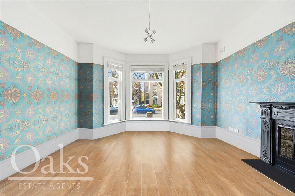 Property photo 3 of 8 Picture No. 11