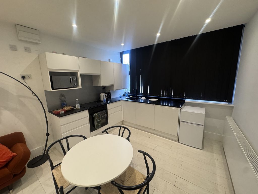 Property photo 3 of 7 Gallery