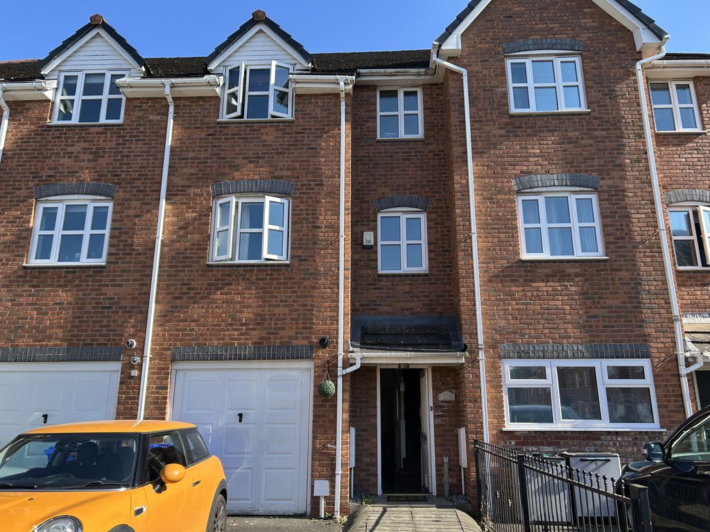 Property photo 1 of 30 Lovely Four Bedroom Terraced Town House