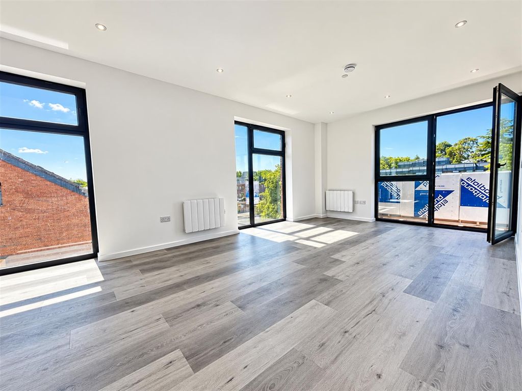Property photo 2 of 9 837492ee-4d50-49F0-B954-Fde1A5d50Dbf.Png