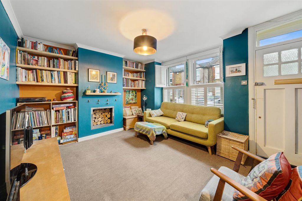 Property photo 1 of 21 Living Room