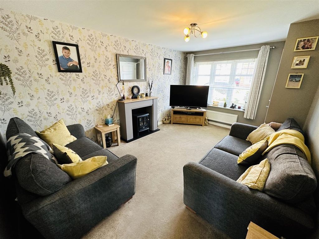 Property photo 2 of 14 Lounge