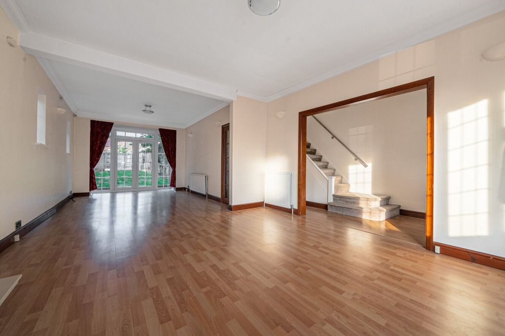 Property photo 2 of 18 Picture No. 09