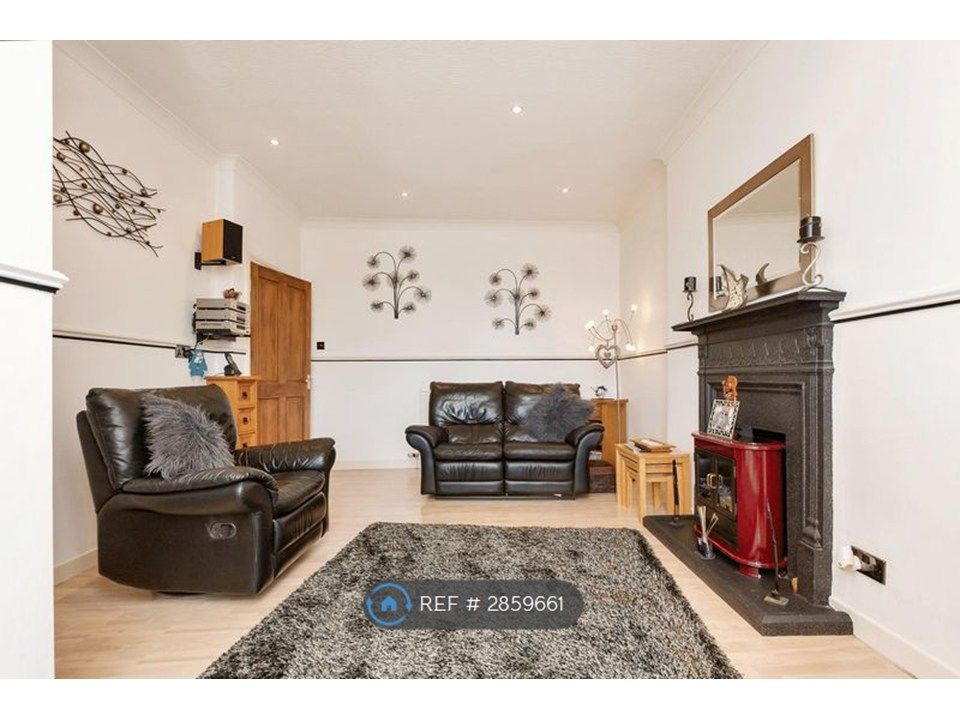 Property photo 2 of 7 Living Room 1