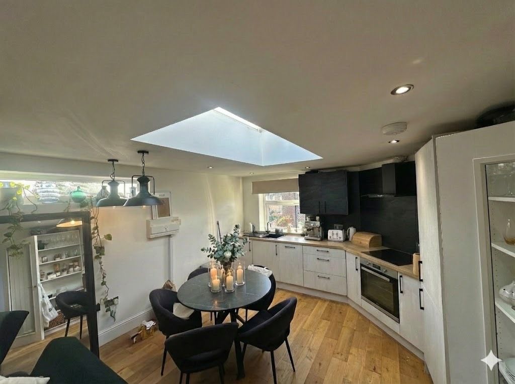 Property photo 3 of 6 Kitchen