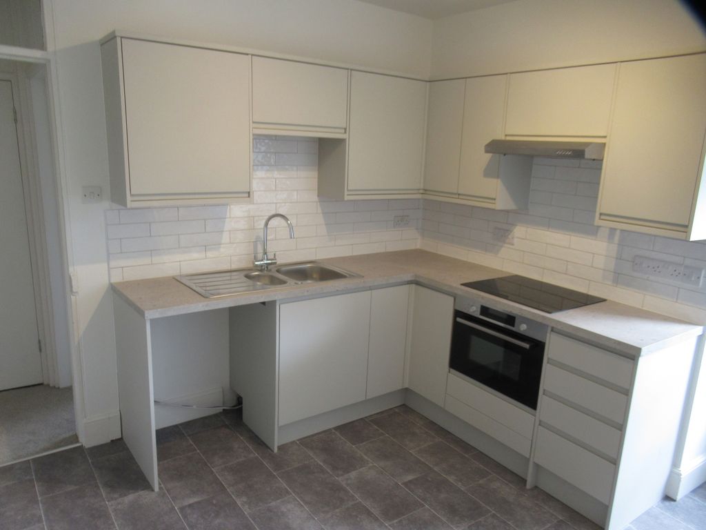 Property photo 2 of 8 Kitchen