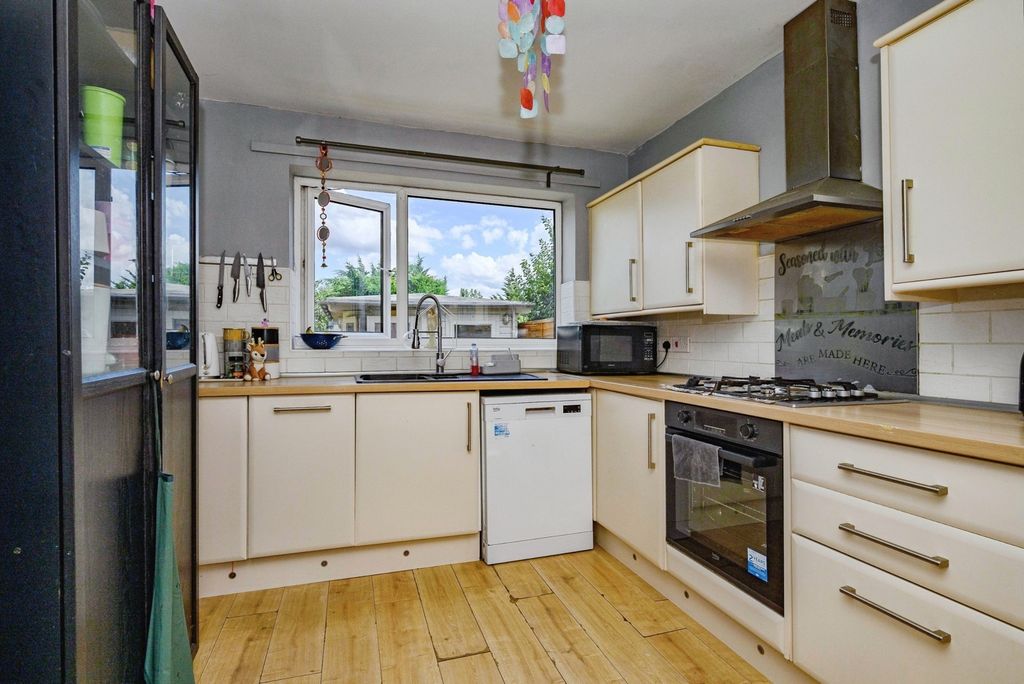 Property photo 3 of 11 Pbox-Img.Jpg