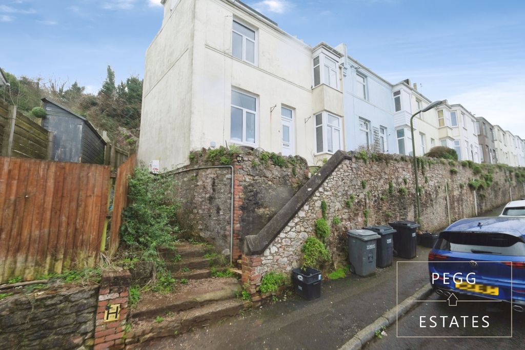 Property photo 3 of 3