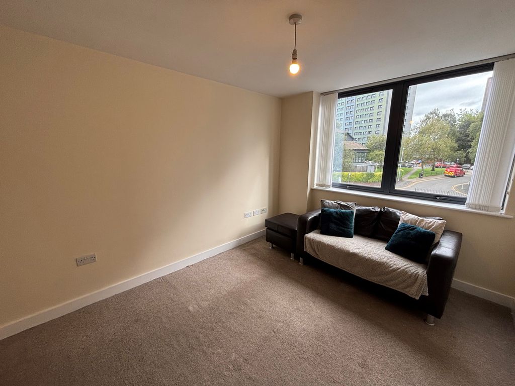 Property photo 3 of 11 Lounge
