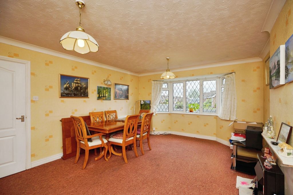 Property photo 2 of 17 Photo