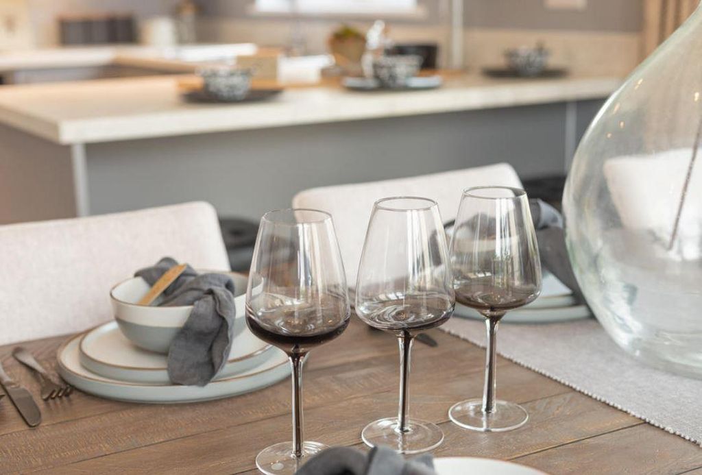 Property photo 3 of 7 Dining Table.Jpg
