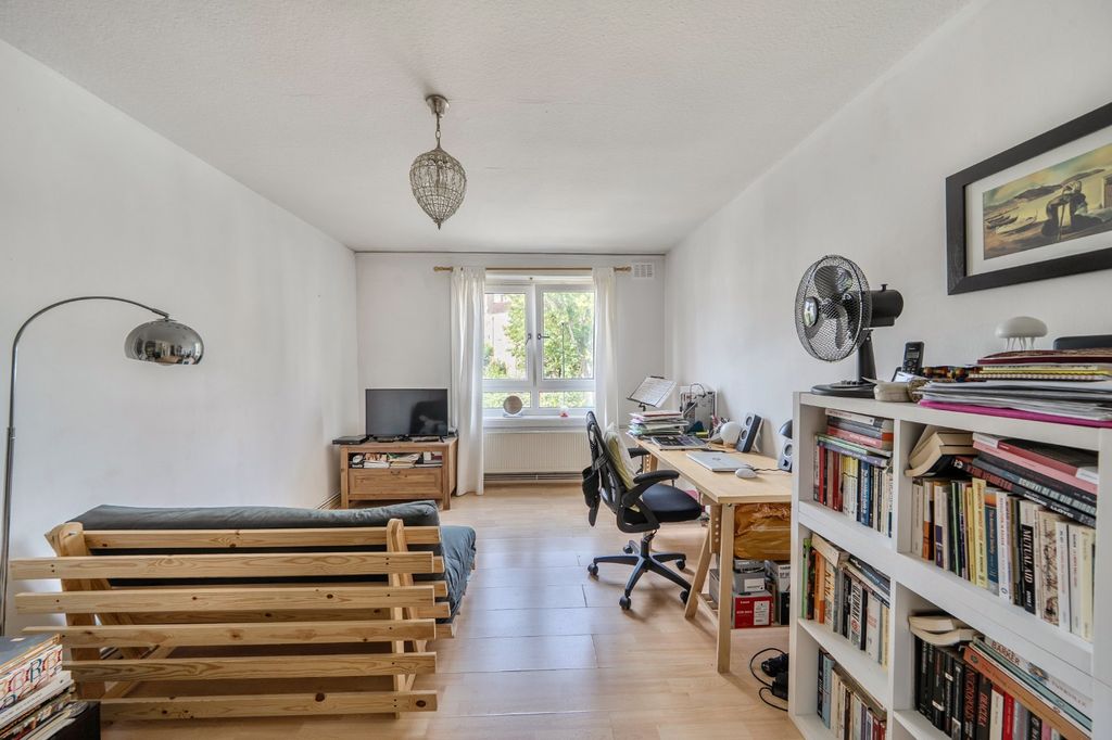 Property photo 3 of 11 Picture No. 18