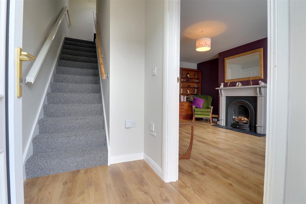 Property photo 2 of 19 Entrance Hall