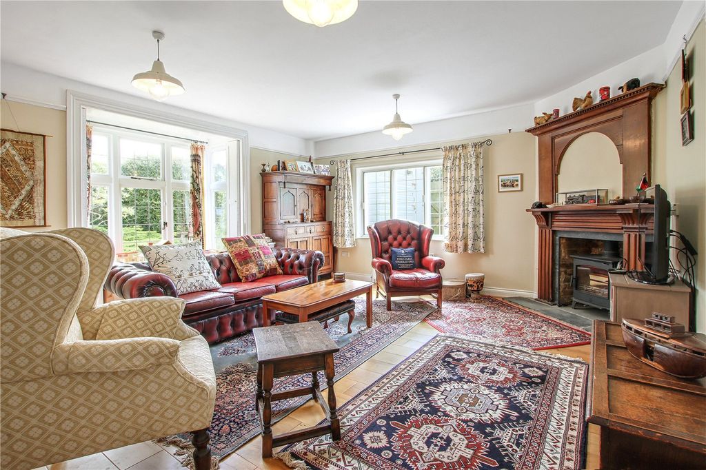 Property photo 2 of 16 Sitting Room