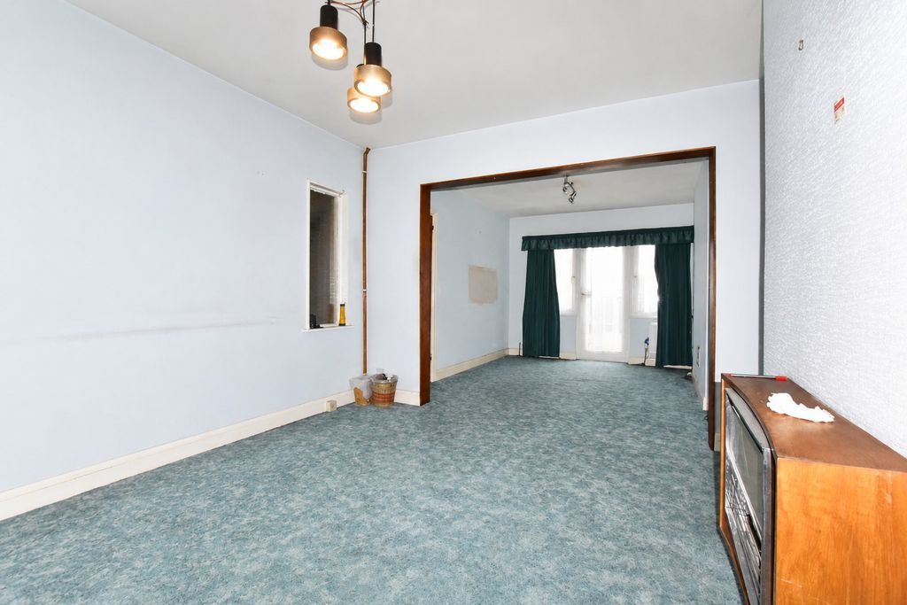Property photo 2 of 8 Photo 2