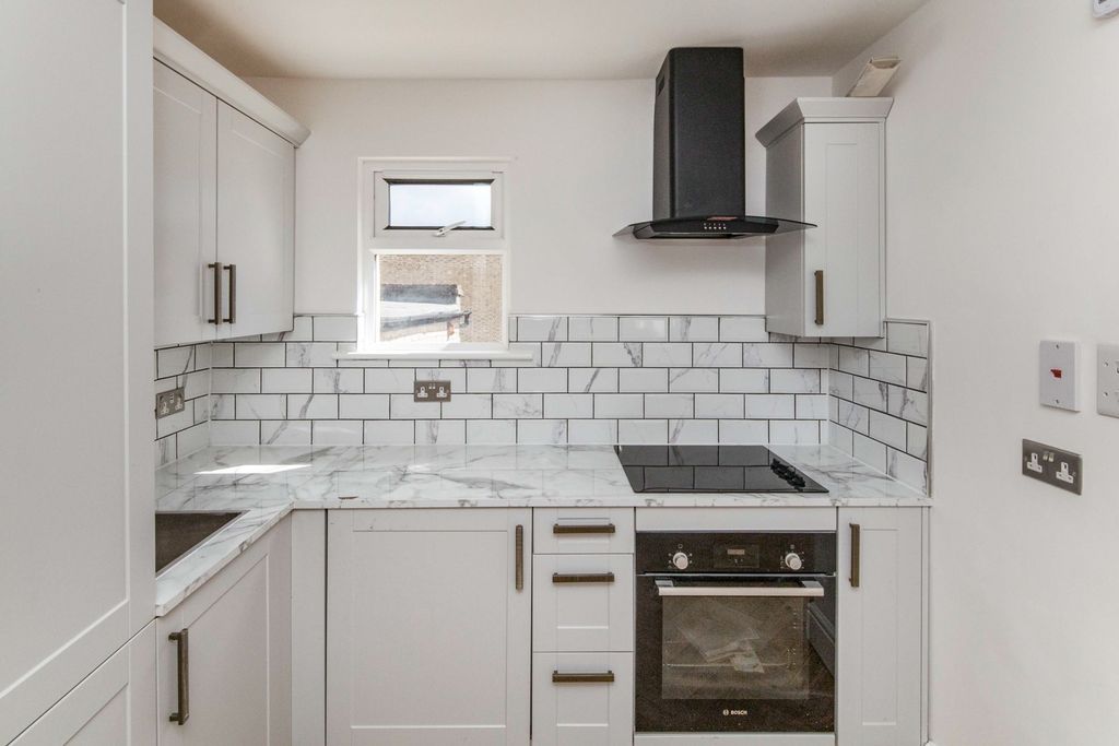 Property photo 2 of 10 3B685443-9B52-F11...