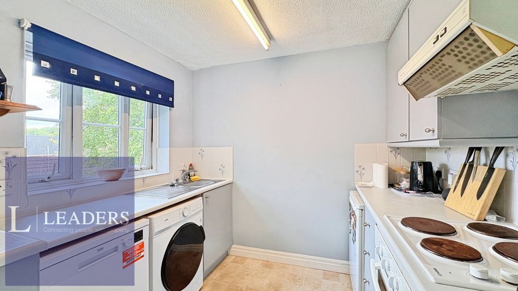 Property photo 2 of 8 Kitchen