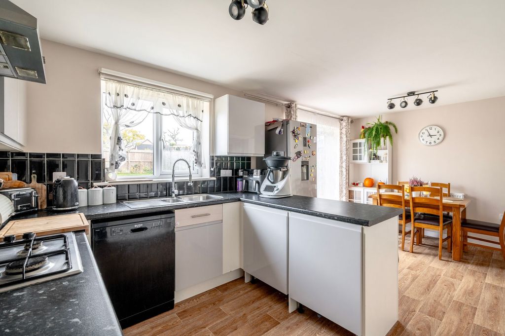 Property photo 2 of 21