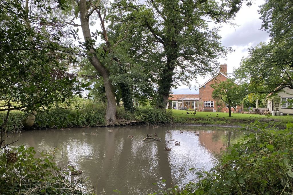 Property photo 3 of 32