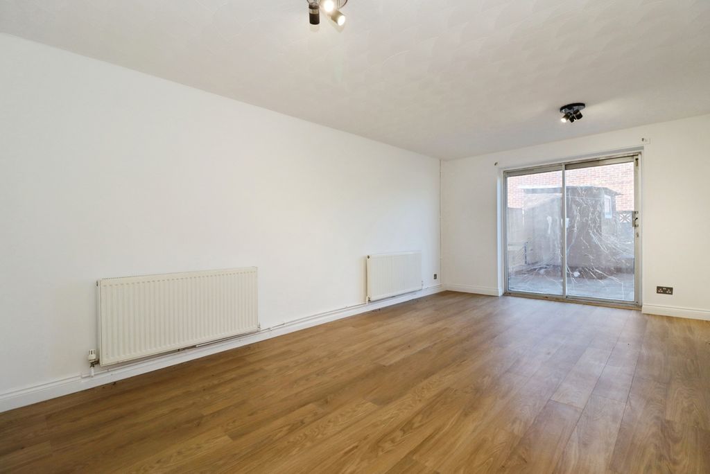 Property photo 3 of 20 Pbox-Img.Jpg
