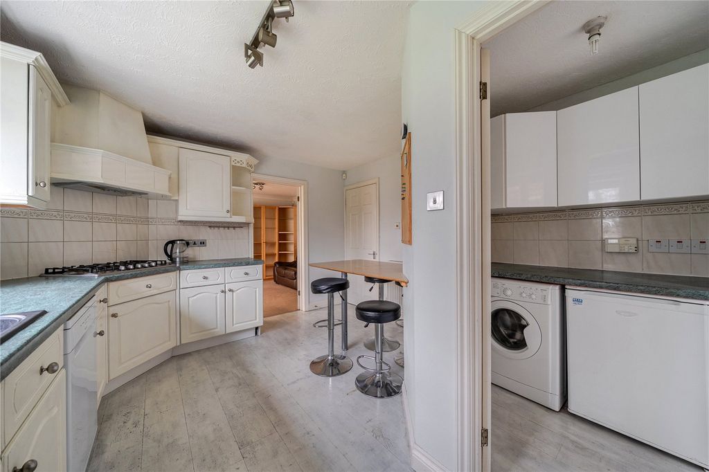 Property photo 3 of 8 Kitchen