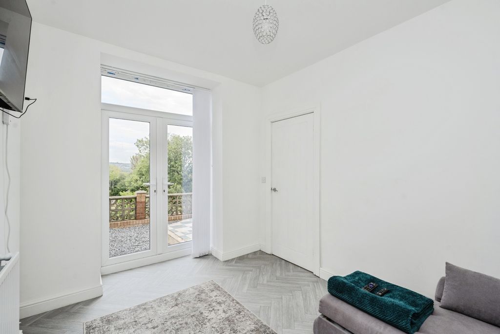 Property photo 3 of 21 Photo