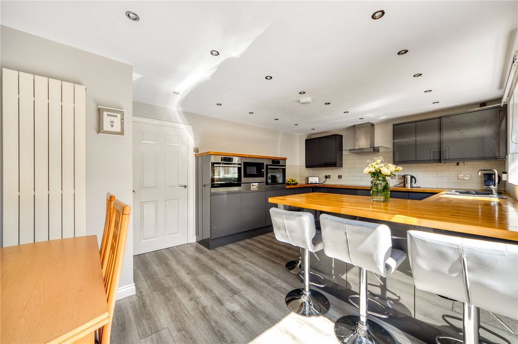 Property photo 1 of 35 Picture No. 28