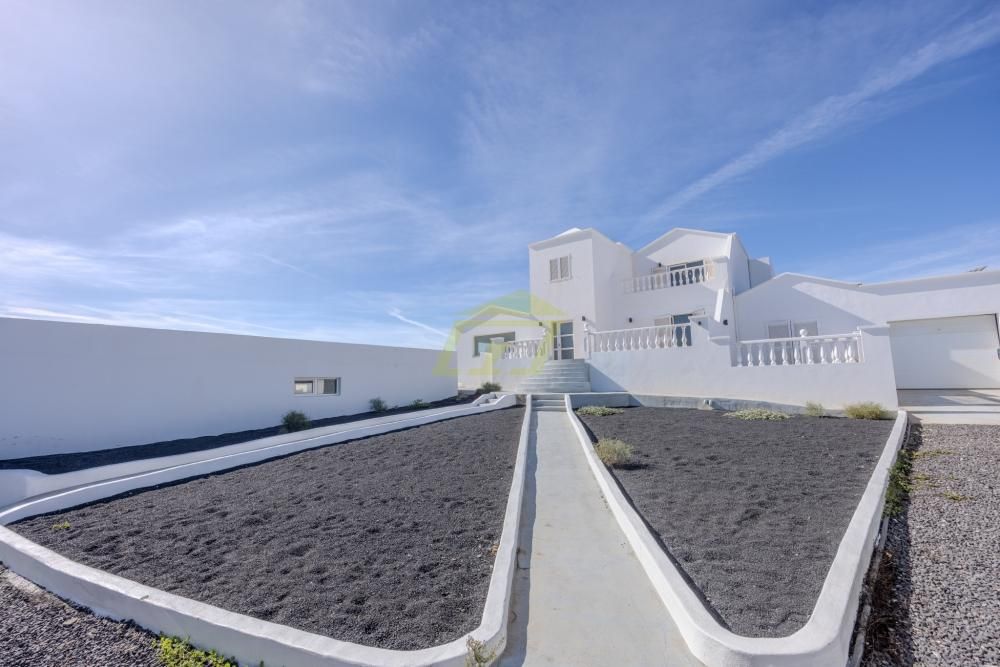 Property photo 1 of 30