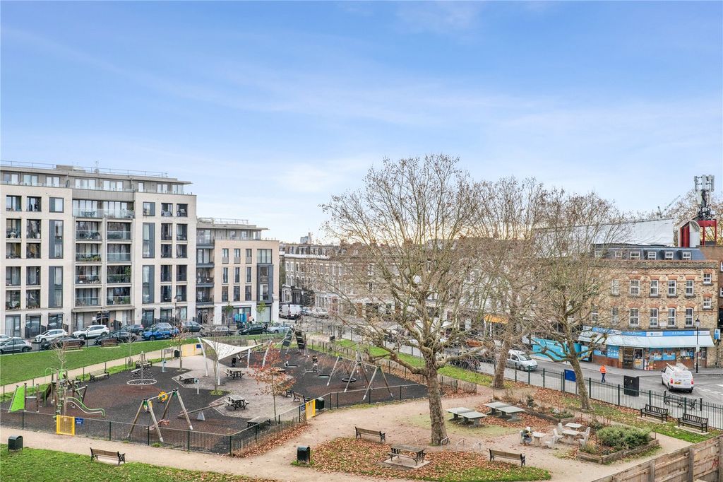 Property photo 3 of 22 Picture No. 18