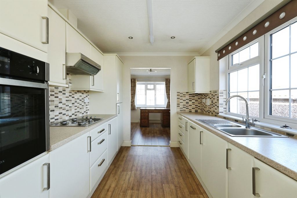 Property photo 2 of 11