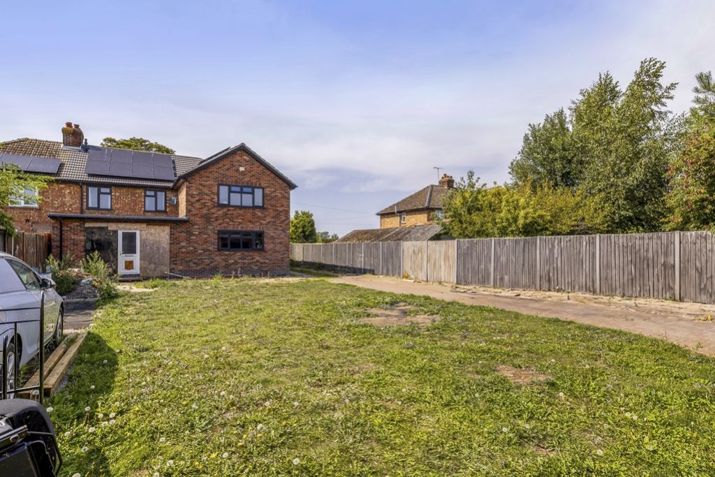 Property photo 3 of 26 13 Cranesgate North (Whaplode St. Catherines)-9