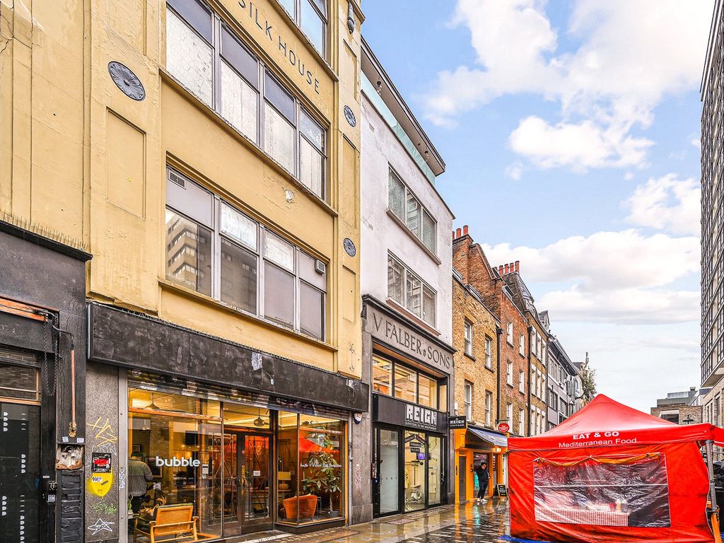 Property photo 2 of 14 Berwick Street