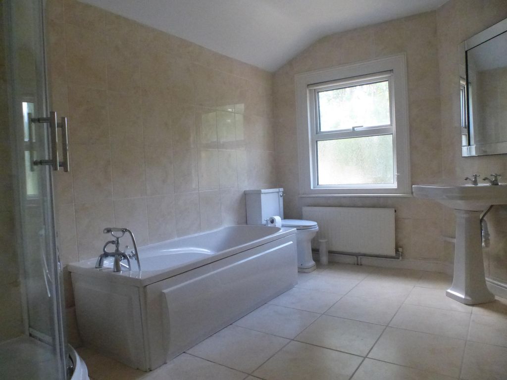 Property photo 3 of 7 Bathroom