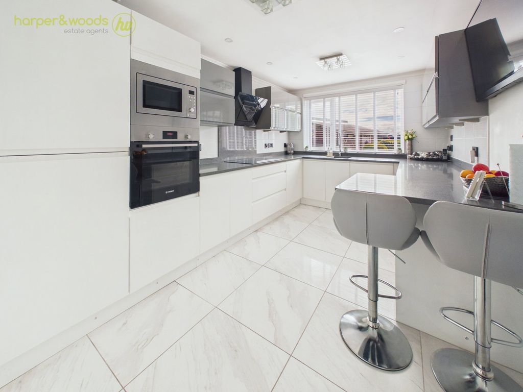 Property photo 3 of 49