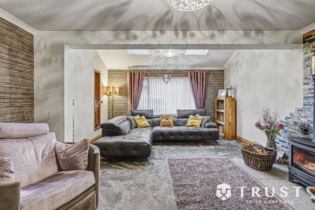 Property photo 3 of 44