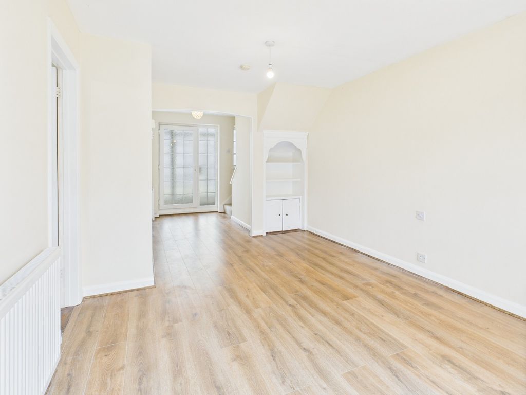 Property photo 2 of 16 4386541