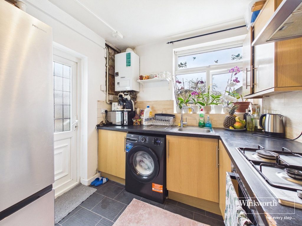 Property photo 2 of 12 Kitchen