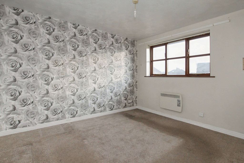 Property photo 2 of 13 16 Bellingham Grove, Hanley, Stoke-On-Trent, Staffordshire, St1 6Ux