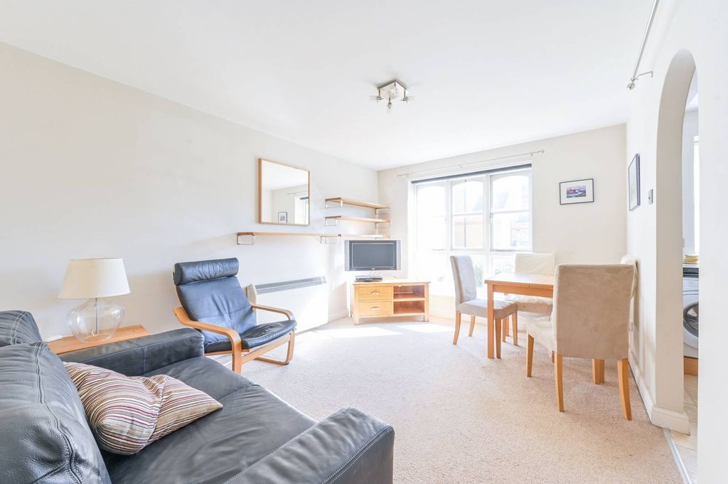 Property photo 1 of 8