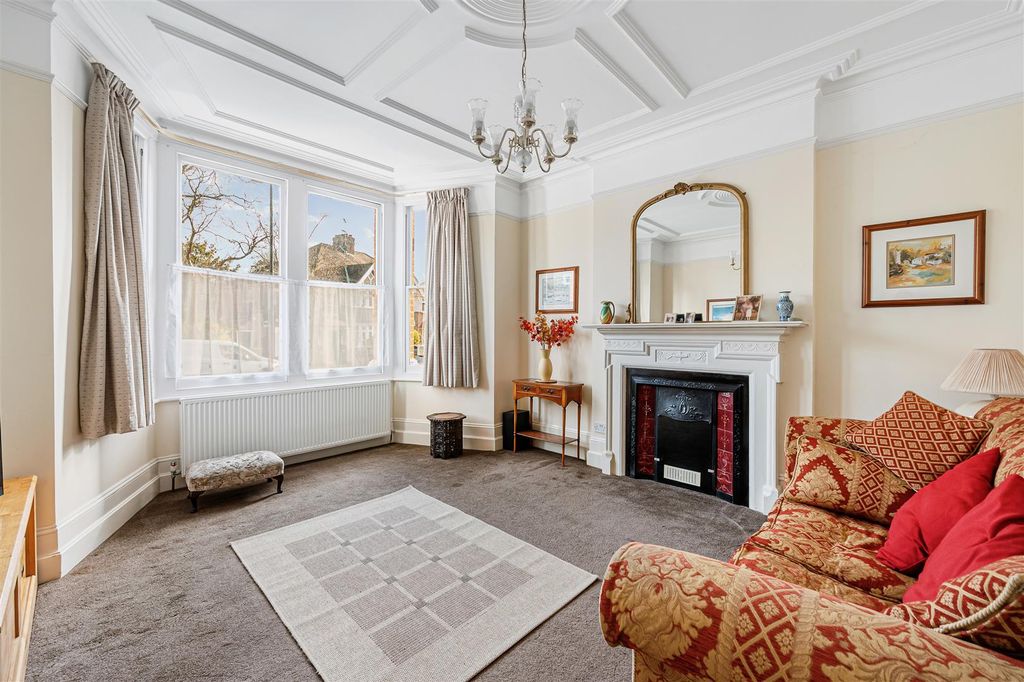 Property photo 2 of 15 42 Lexden Road-3.Jpg