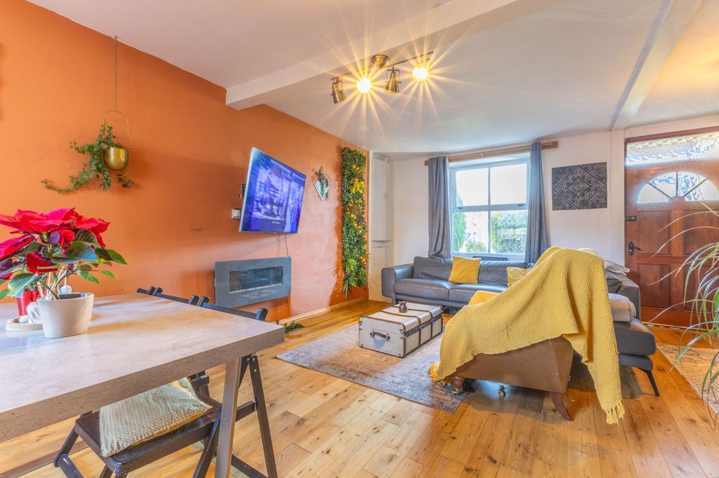 Property photo 3 of 26