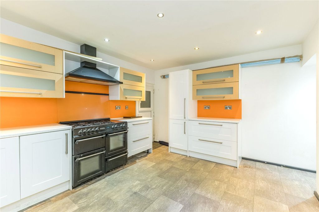 Property photo 3 of 20 Dining Kitchen