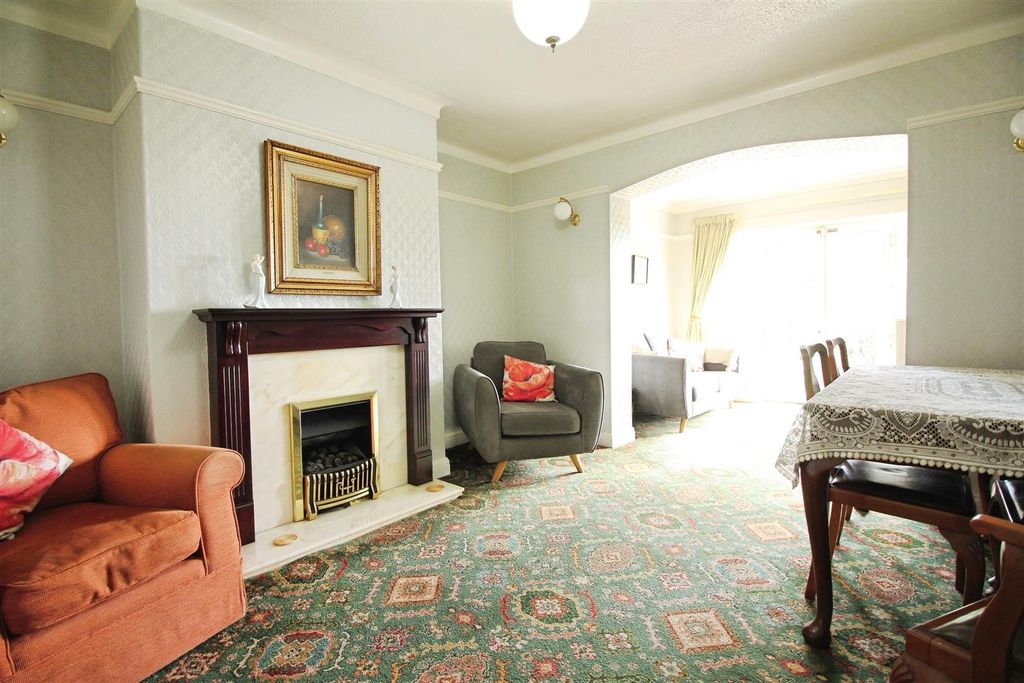 Property photo 3 of 19 Dining Room