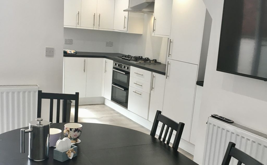 Property photo 3 of 13 Table To Kitchen 2