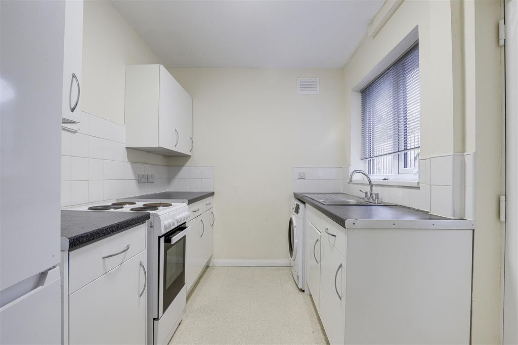 Property photo 2 of 13 11299.Jpg