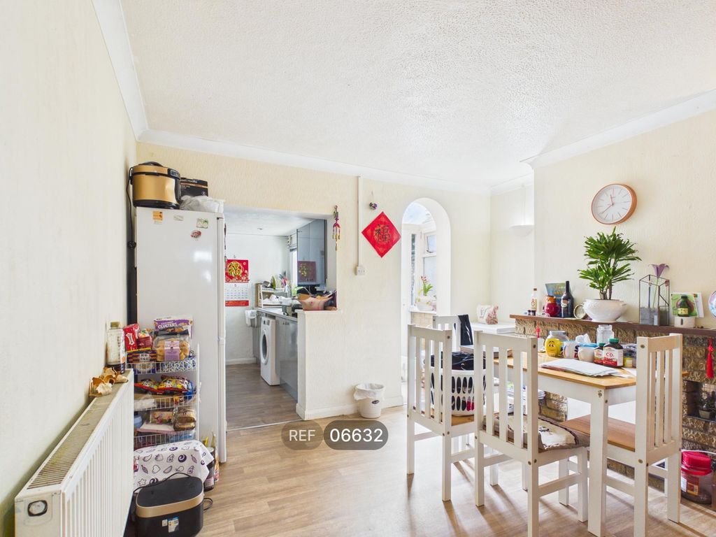 Property photo 3 of 11 Dining Room