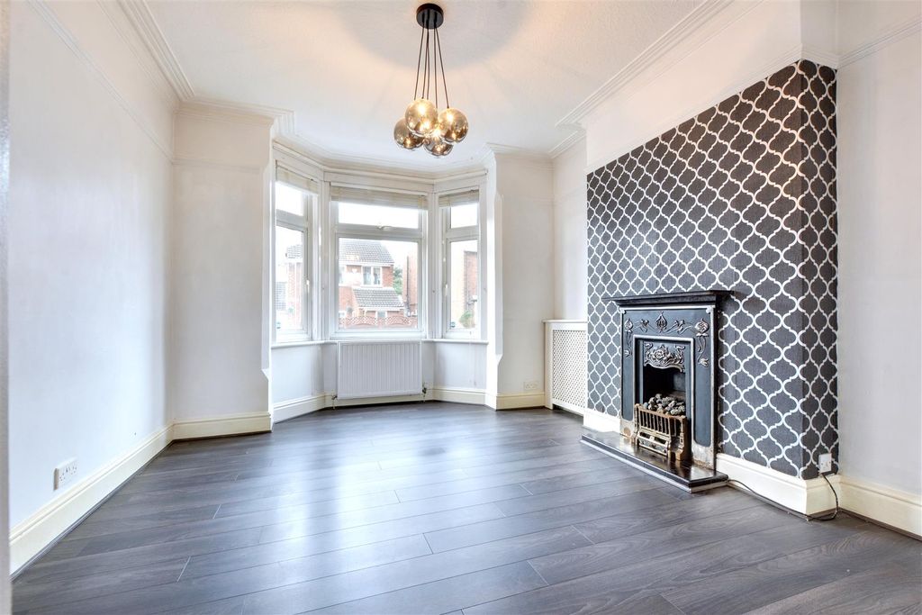 Property photo 3 of 28 Lounge_3.Jpeg