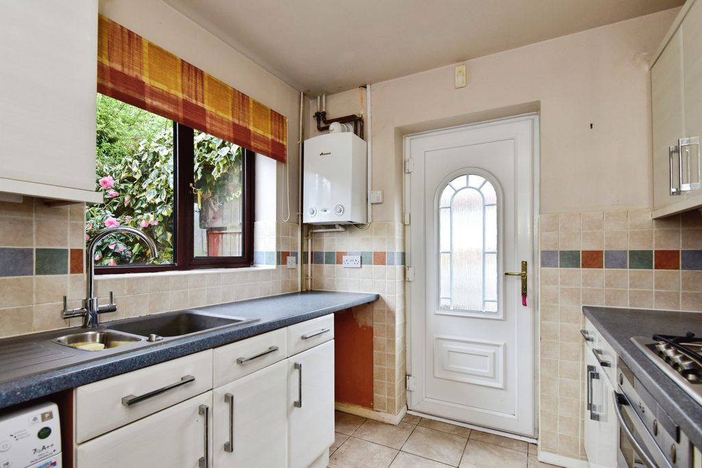 Property photo 2 of 21 Kitchen