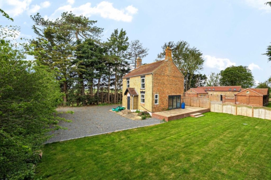 Property photo 1 of 19 1280179 (2)E