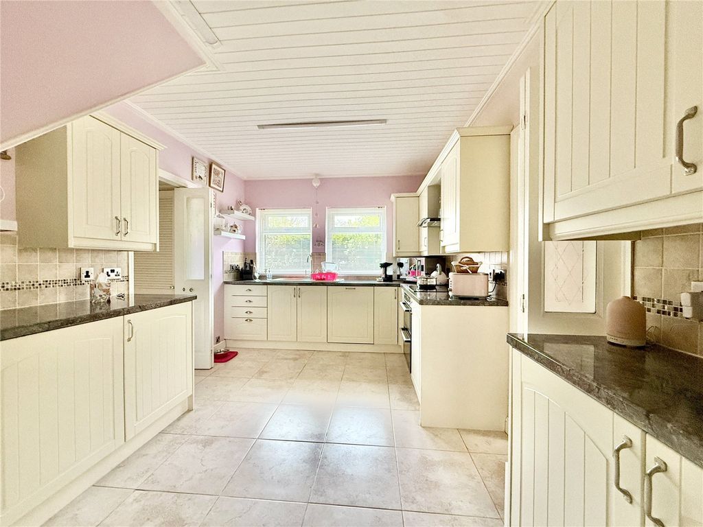 Property photo 3 of 27 Picture No. 11